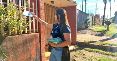 Equipe de Responsabilidade Social realiza visitas para orientar moradores sobre o avanço das obras de esgoto em Rolim de Moura