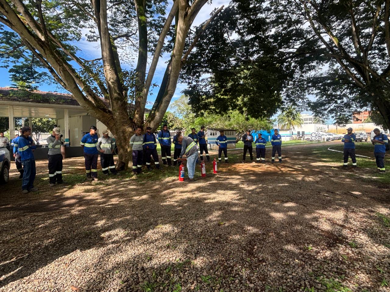 Equipes da Aegea Rondônia passam por treinamento de prevenção e combate a princípios de incêndio e segurança no trabalho com inflamáveis