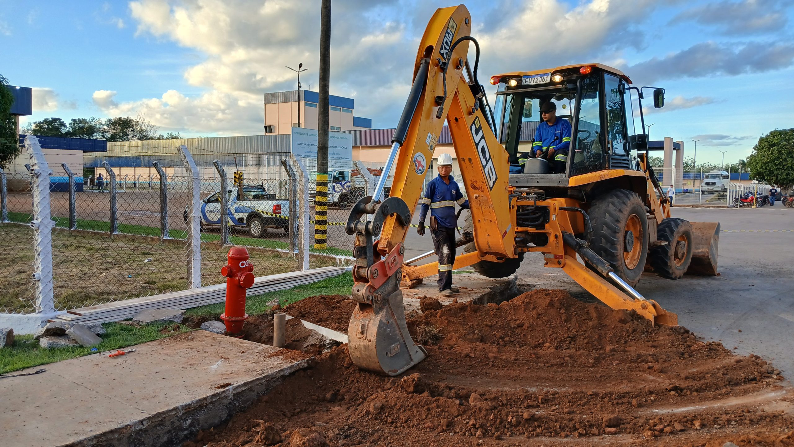 Jaru recebe novo hidrante para reforçar segurança e apoiar operação do sistema de abastecimento