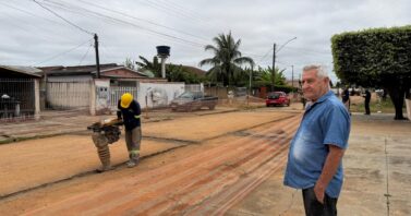 “Esperei por esse dia durante anos”: avanço da rede de esgoto muda a rotina de moradores em Ariquemes