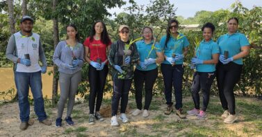 Voluntariado da Águas de Jaru promove limpeza e plantio de mudas às margens do Rio Jaru